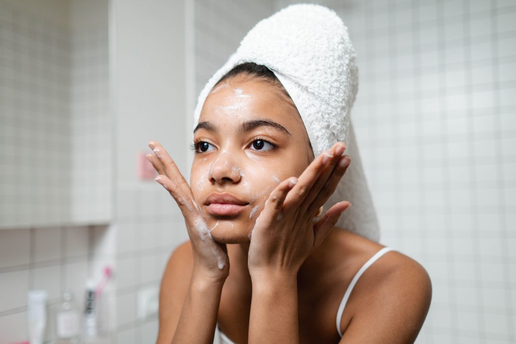 girl-washing-face